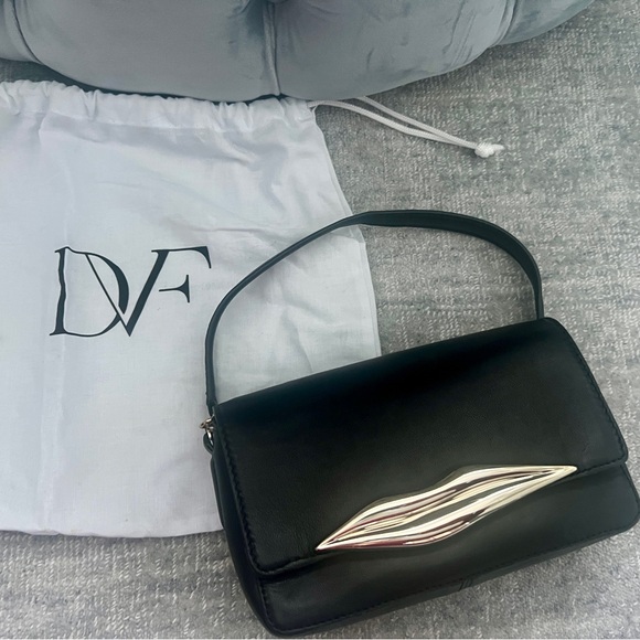 DVF butter soft black leather handbag - Picture 6 of 11